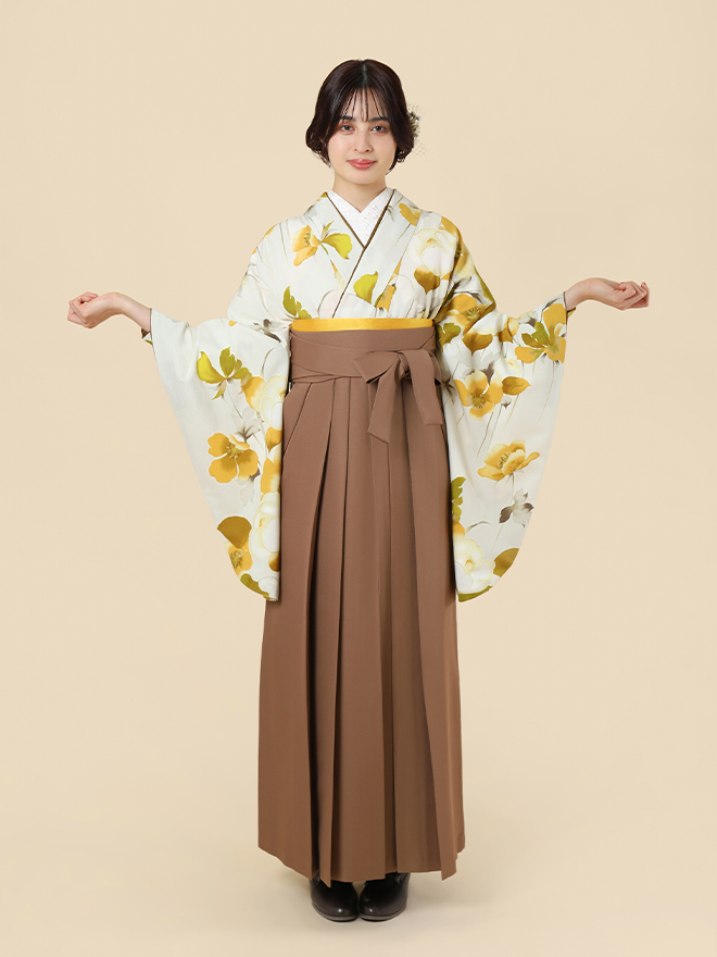 ハカマルシェの袴レンタル一式セット。きものはカラシ色のアネモネ柄。袴はブラウン色。